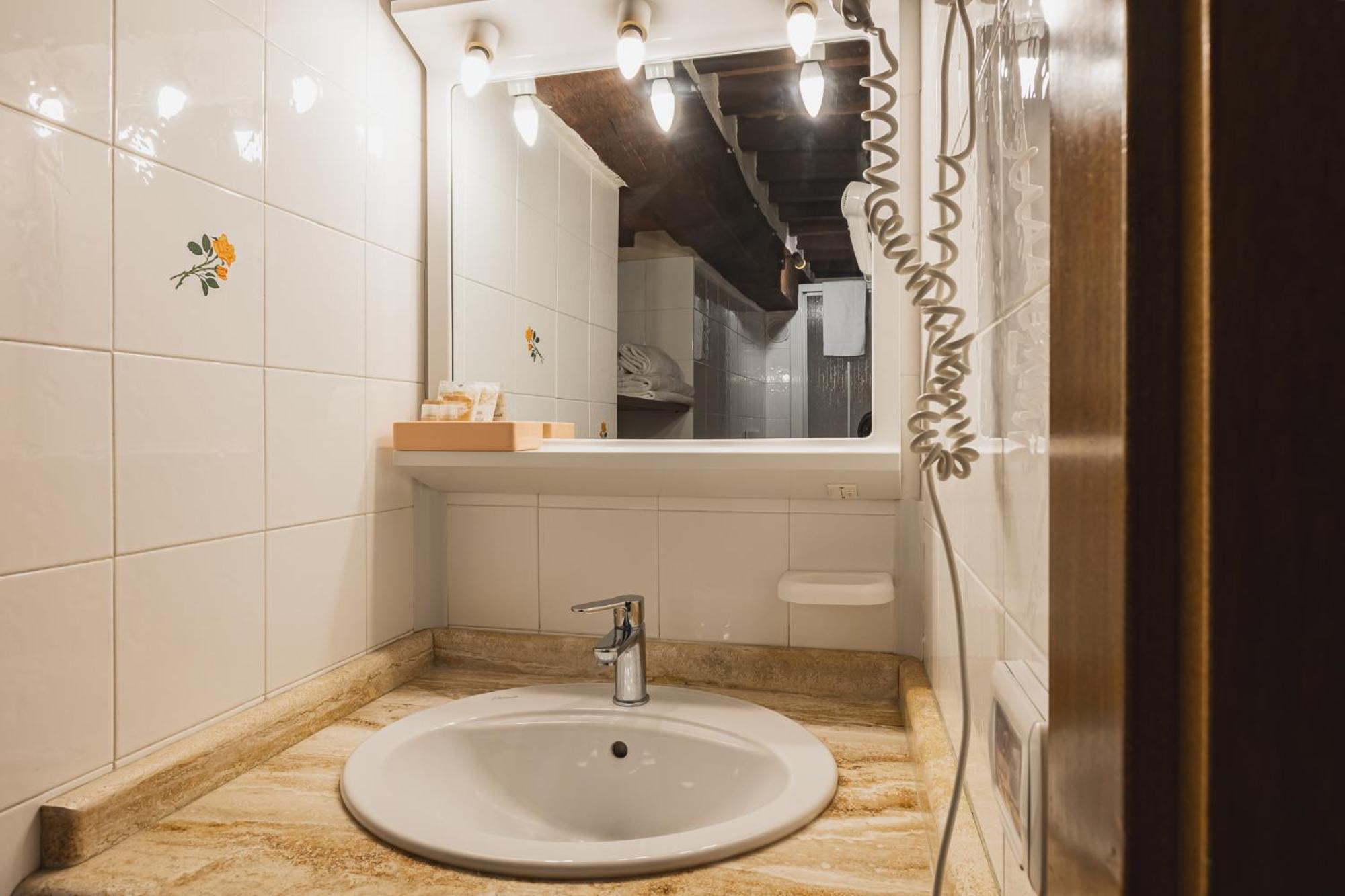 Alojamento de Acomodação e Pequeno-almoço Meuble Evoe *